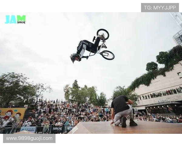 南京极限运动队在滑板精英赛中的精彩表现与状态分析