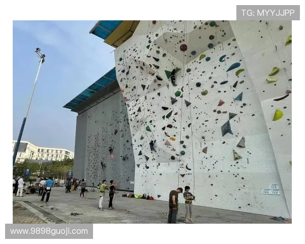 广州极限运动队在世界攀岩锦标赛中以97分稳居积分榜首位