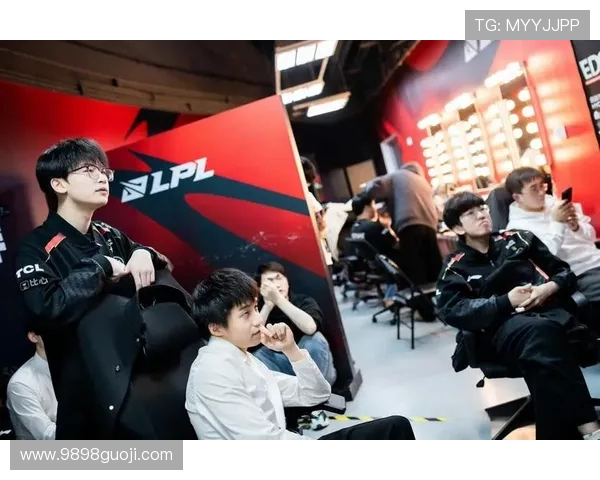 赛后复盘:LNG与EDG团队配合的精彩瞬间与战术分析 赛后复盘:LNG与EDG团队配合的精彩瞬间与战术分析