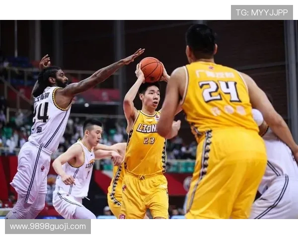 浙江广厦强势迎战对手 锋线对决引发全场瞩目 浙江广厦强势迎战对手 锋线对决引发全场瞩目